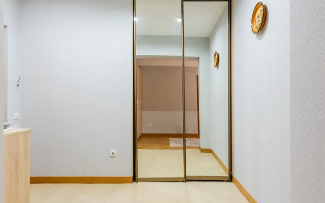 Апартаменты просторные трехкомнатные у ТРЦ MEGA в стиле минимализм