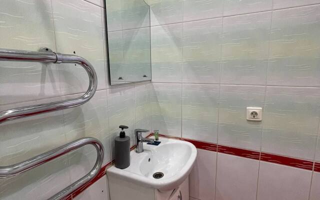 Studiya ryadom so Stolichnym rynkom g. Yakutska Flat