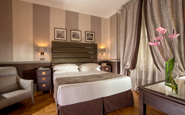 Отель Royal Court