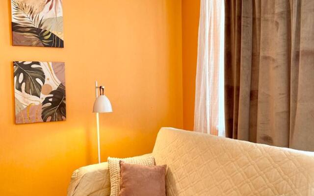Sapfir s Zakrytym Dvorom, Ryadom s TTS Ostrov, Mat i Dity Apartments