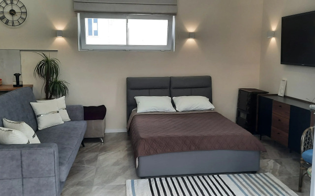 S Launzh Zonoy, Barbekyu I Baney Guest House