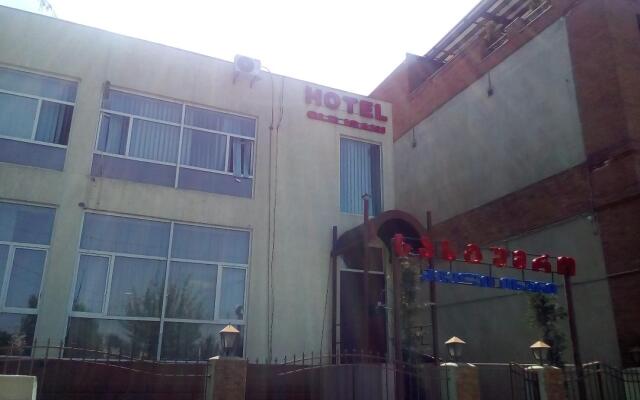 Old Isani Hotel