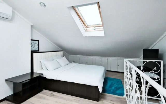 Dvukhurovnevye Na Krymskoy Ulitse 65B Apartments