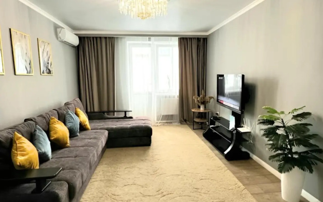 Prostornaya Dvukhkomnatnaya Flat