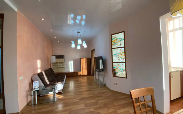 Yevrodvushka Na Larina S Vidom Na Mishennuyu Sopku Flat