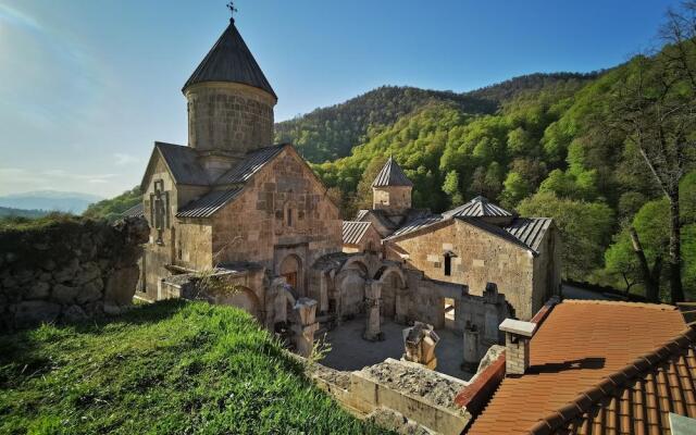 Vanatun Monastery Stay