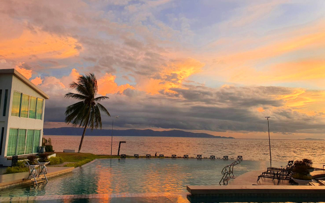Vannee Golden Sands Beachfront Resort
