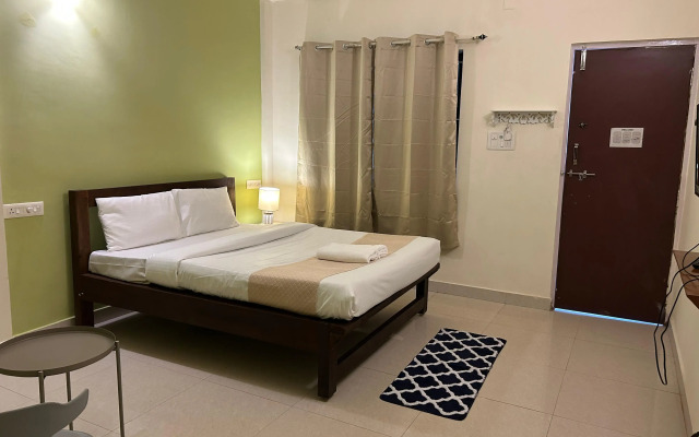 Отель Aqua Wave by YogiTree