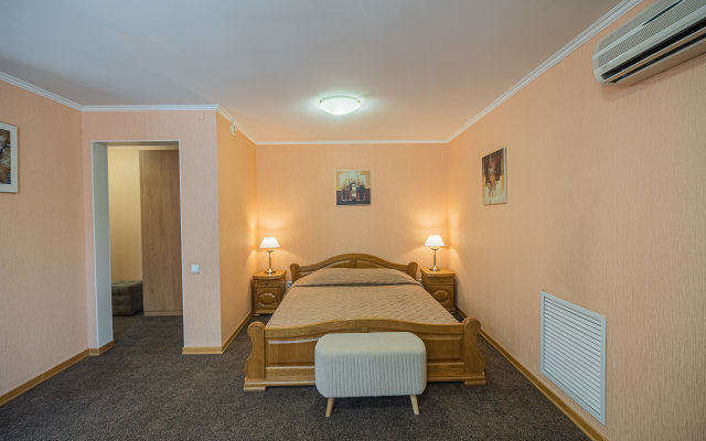 Saratovskaya Hotel