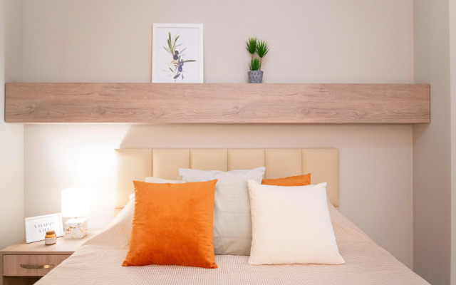 GG Home 1BR in Rainbow with Pool Flat
