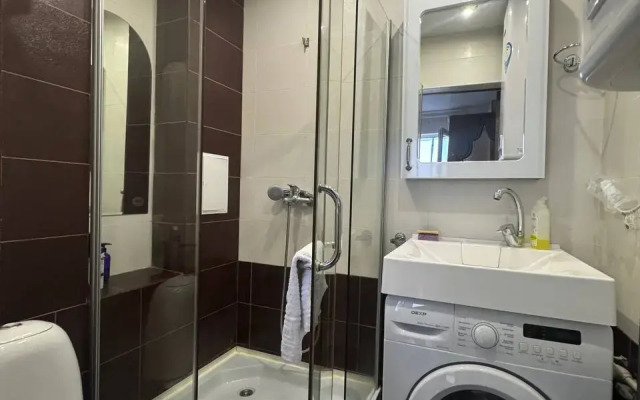 Dvukhkomnatnaya S Vidom Na More Flat