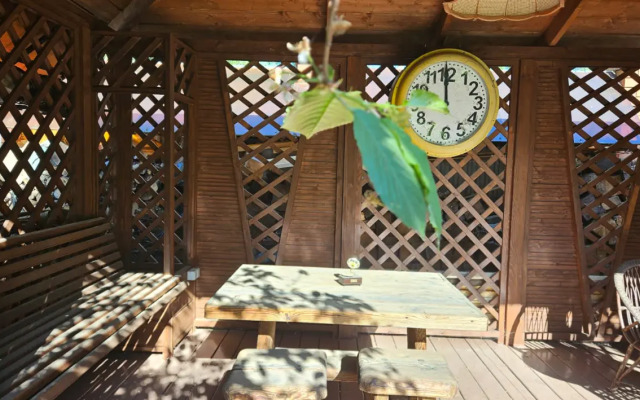 Uyutny "Zhiva" Private House