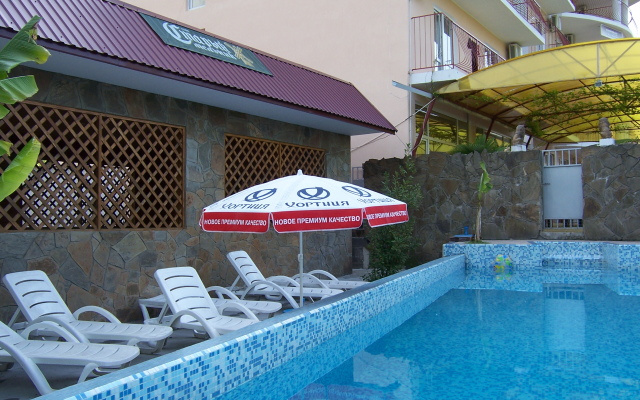 U Nikiticha Guesthouse