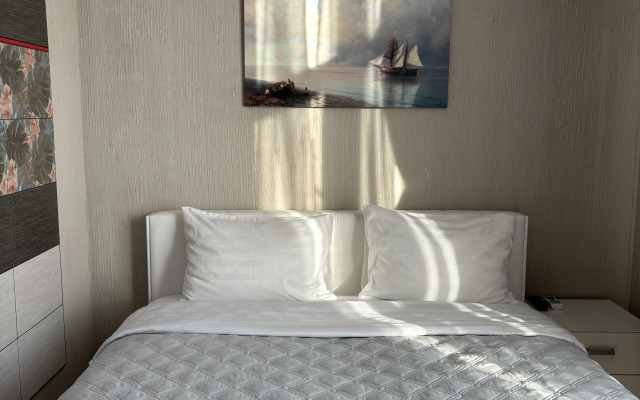 S basseynom i 5 master spalnyami Villa