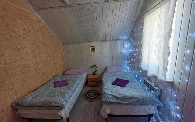 Na Flotskoy Guest House