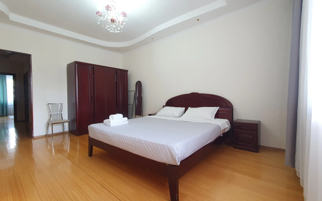421 Yevrotreshka V Samom Tsentre Na 6 Gostey Apartment