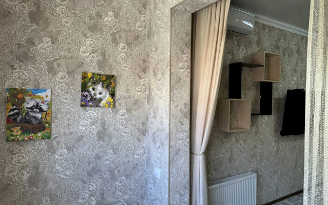 145 S Balkonom I Vitrazhnym Ostekleniem Flat