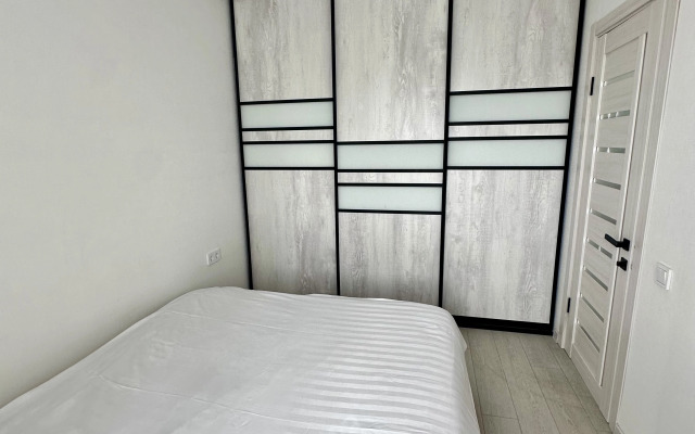 Na Bryanskoy 18 Flat