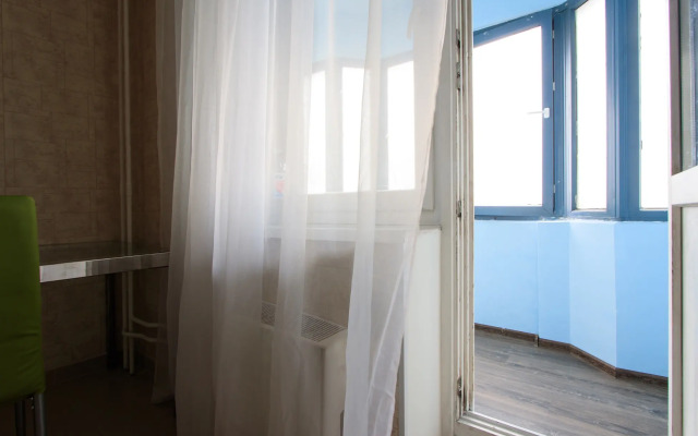 Metro Akademicheskaya Flat
