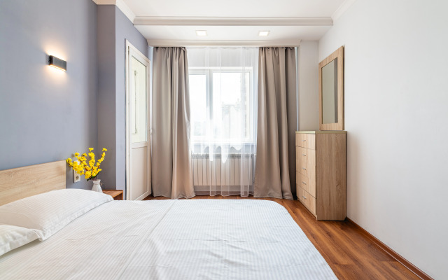 Uyut v Ritme Minimalizma Apartment
