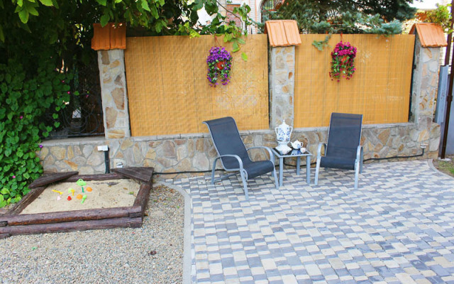 Otdelnyj kottedzh Kubanskij dvorik 3 Guest House