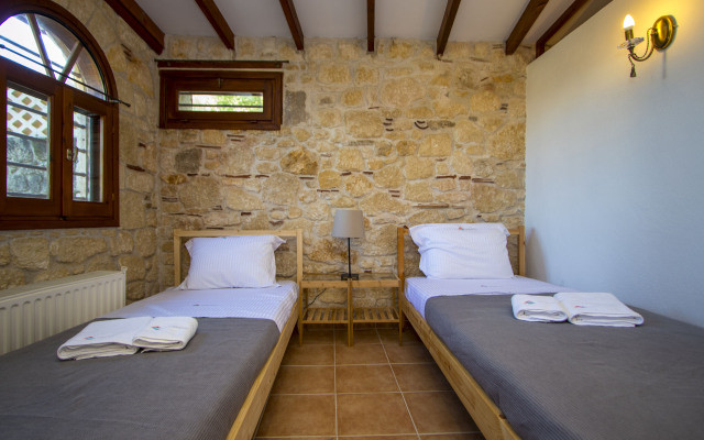 Bizmut Shared Pool Paliouri Villa