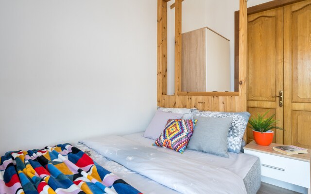 Жилое помещение Комната с Балконом на Васильевском Острове