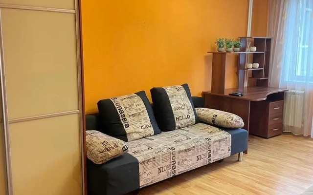 Квартира 2-комнатная с балконом в центре на Ленина