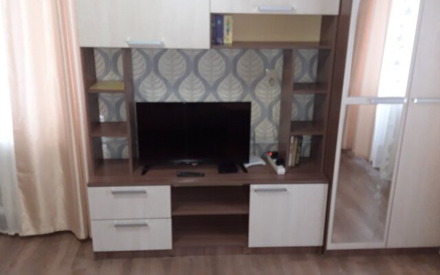 Ulitsa Kuzymina, 3 Apartments