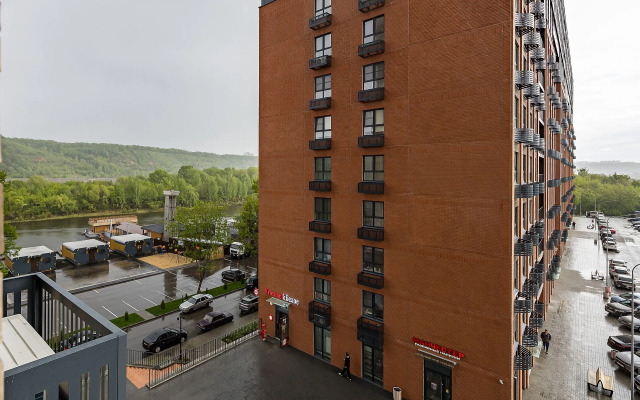 Stilnaya studiya na beregu Oki Flat