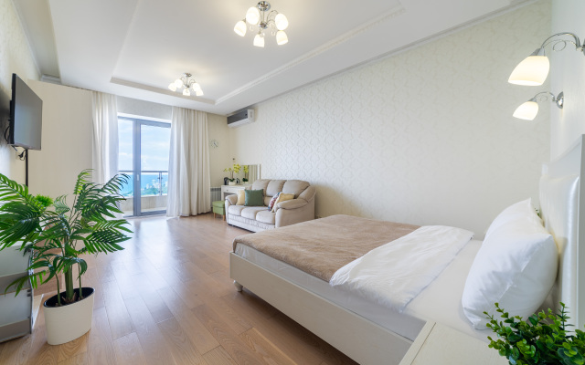 S Dvumya Terrasami I Basseynom Flat