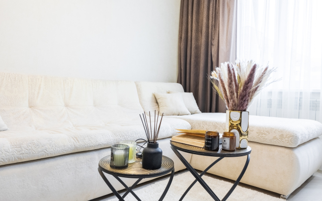 Апартаменты трехкомнатные на Меридианной