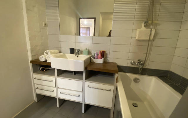 Studiya S Otdelnoy Spalney V Rayone Vokzal Apartmentsa