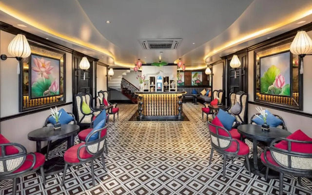 Verdure Lotus Luxury Cruise Hotel