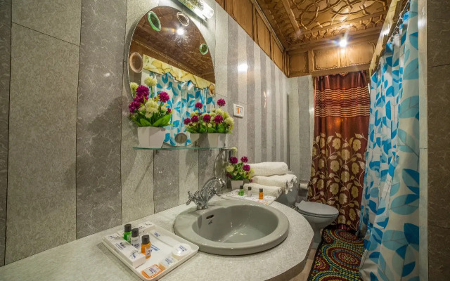 Отель Swan Group Of Houseboats