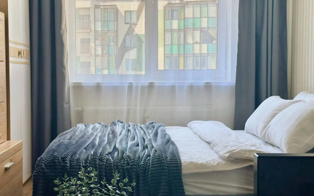 Na 5 Chelovek S Parkovkoy Flat