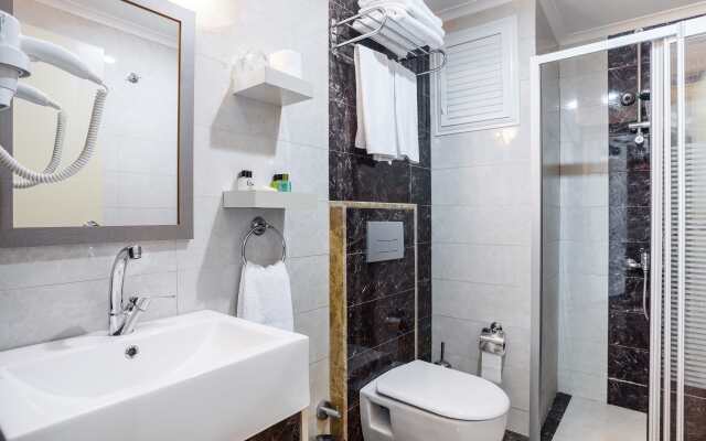 Ayhan Hotel