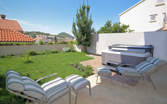 Abelia Apartments