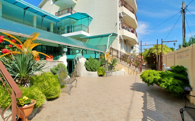 Tri Bogatyirya Guest House