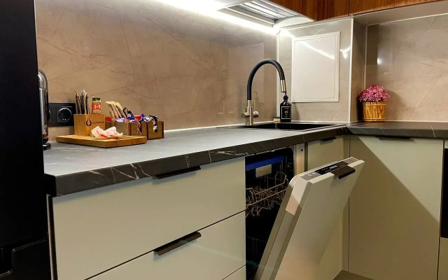 Ryadom S Parkom I Ska Arenoy Flat