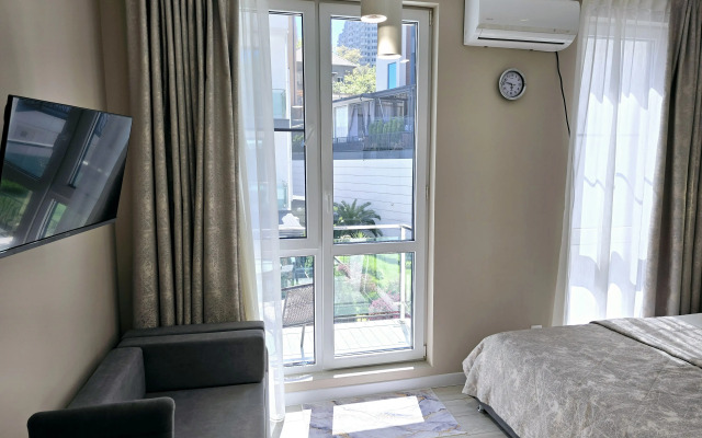 S Basseynom V Zhk Nevada Apartments