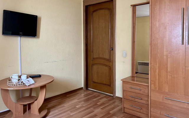 Апартаменты двухкомнатные Тишина и колокола у Ярославского кремля, мансарда (третий этаж)