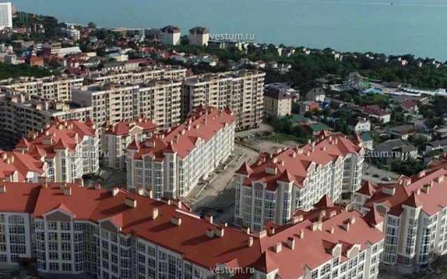 Dvukhurovnevaya S Vidom Na More Flat