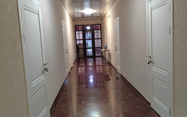 Robert I Oksana Guest house