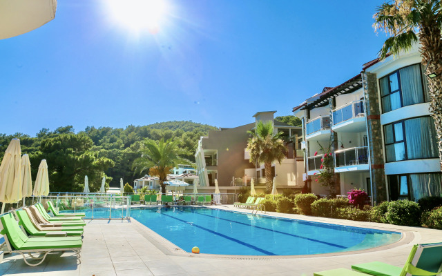 Tropical Deluxe Hotel