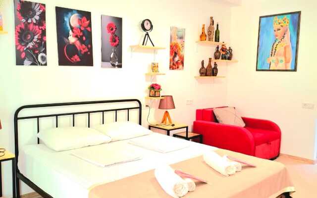 Апарт-отель Nebula's Red&White Apartment