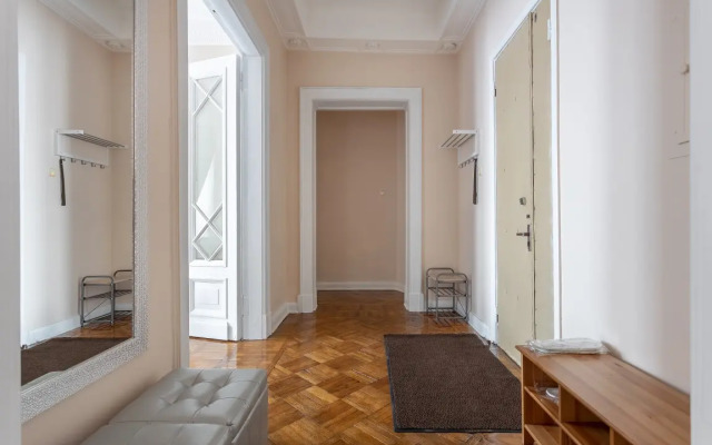 Apartments Uluchshennye S Balkonom I Gostinoy