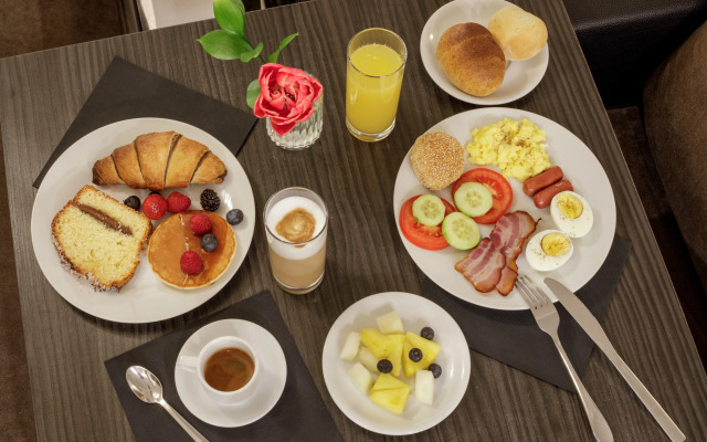 Отель Royal Court