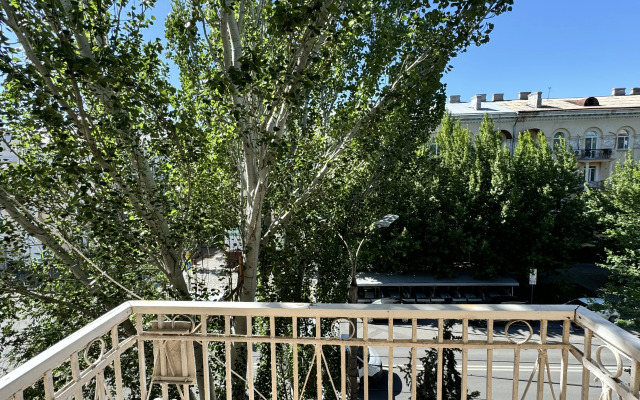 Na central'noj naberezhnoj Flat