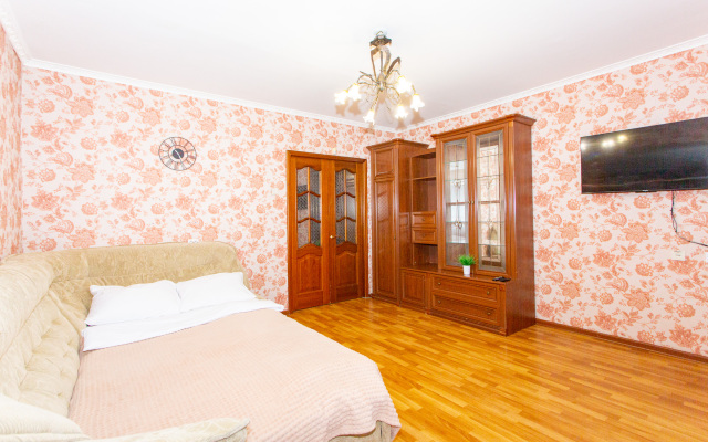 Komfortnaya Chetyrekhkomnatnaya Kvartira V Tsentre Novosibirska Flat